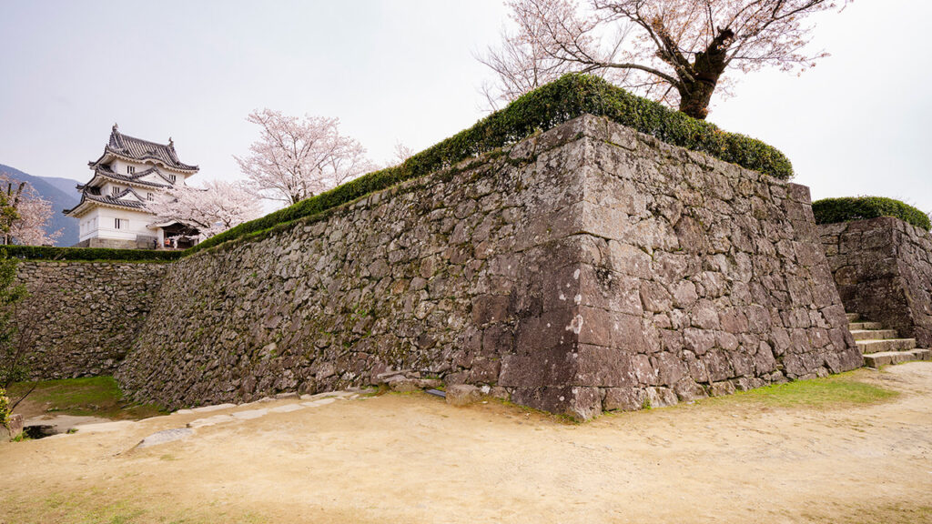 宇和島城の天守と石垣