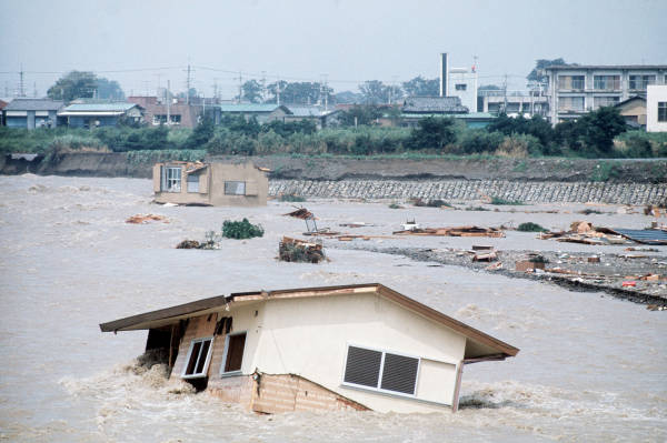 1974年多摩川水害（時事通信社）